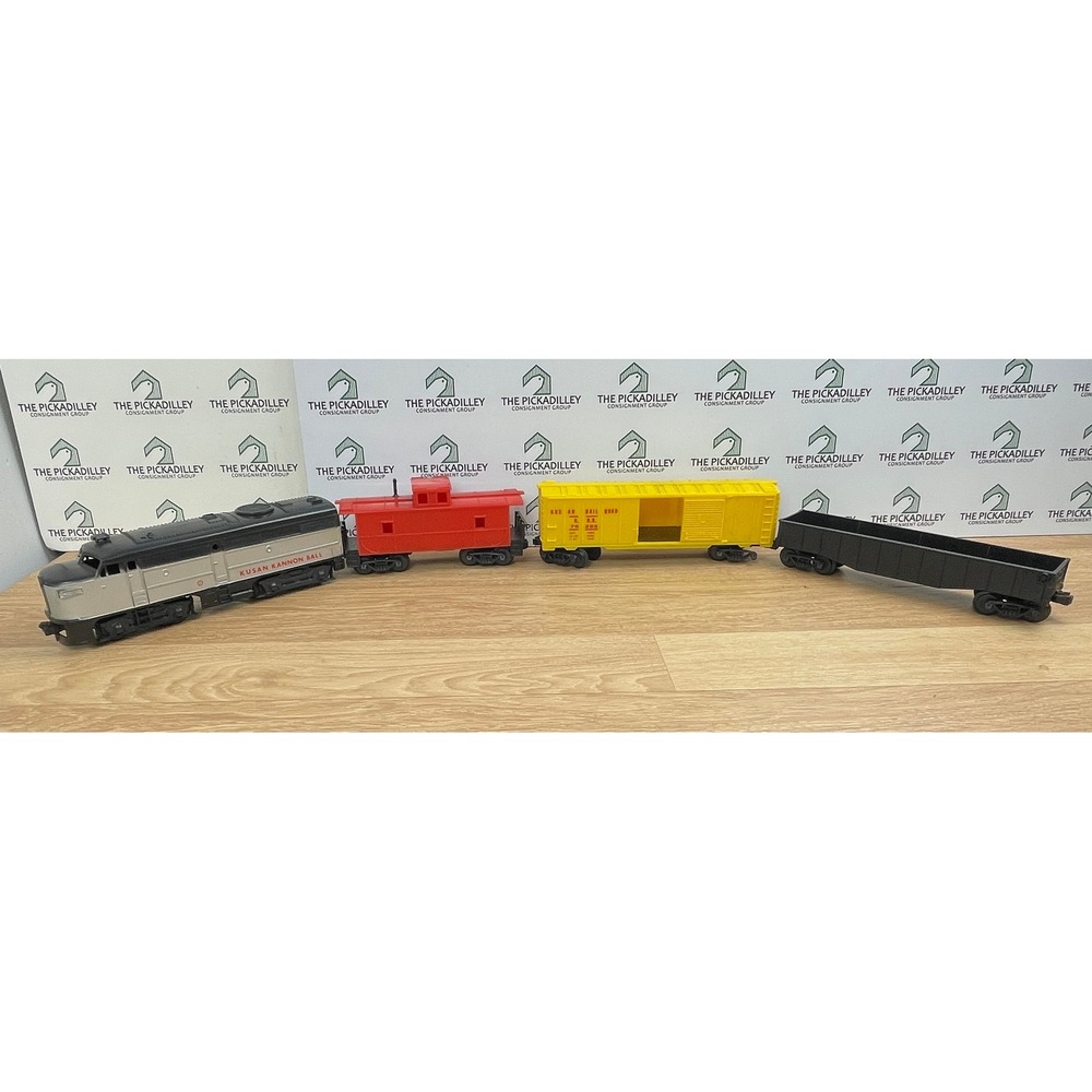 Vintage Kusan Kannon Ball O Gauge Model Train Set Locomotive Caboose Boxcar 4pc